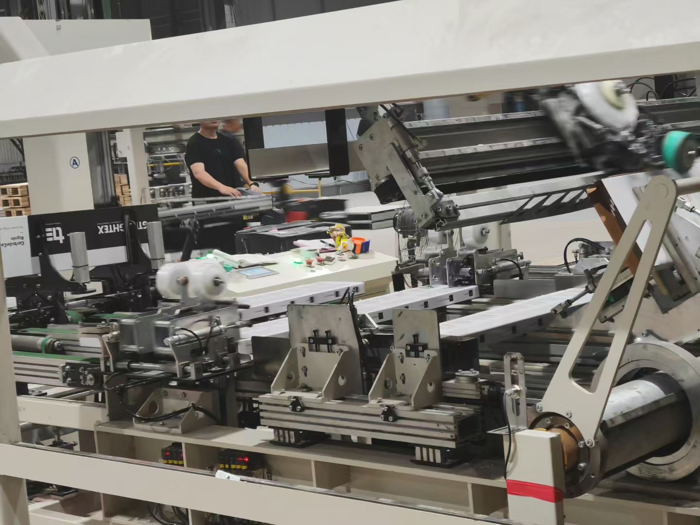 How to select a reliable supplier to support your selling of vinyl flooring